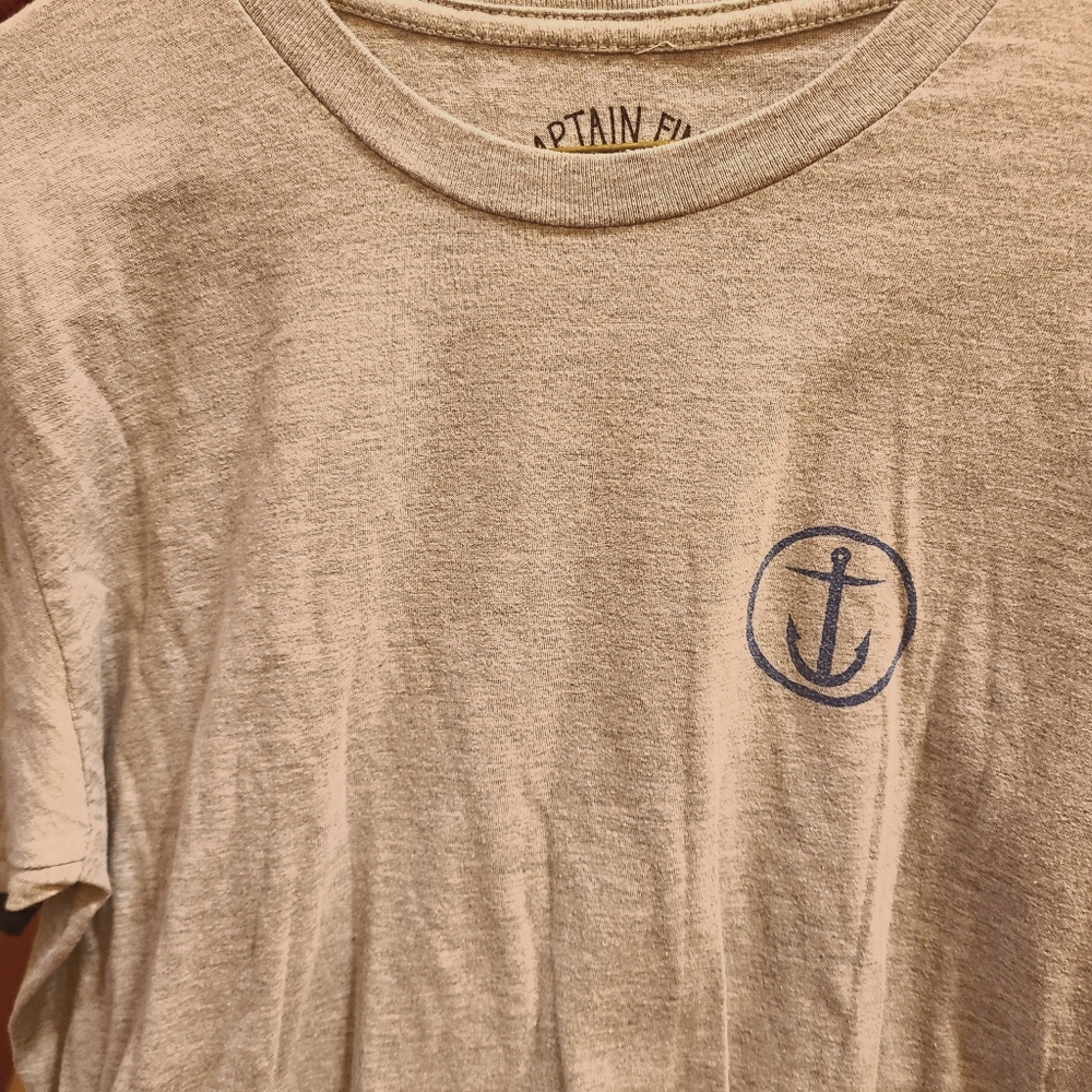 Captain fin tshirt